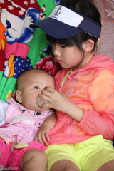 组图：《爸爸去哪儿》萌娃带娃大作战