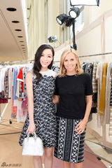 组图：张静初印花美裙亮相 低调华丽诠释浪漫