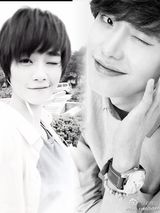 组图：刘雅瑟撞脸韩星李钟硕 笑侃失散多年兄弟