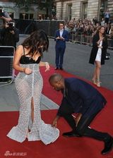 组图：如果这都不算爱！卡戴珊侃爷N个恩爱瞬间