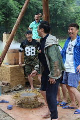 组图：多多贝儿集市风波显情深 复古运动会欢乐