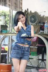 组图：S.H.E Ella露脐装扮槟榔西施 露美腿直呼好害羞