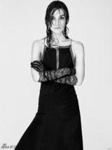 组图：凯拉-奈特莉湿发半裸登封面 冷艳性感