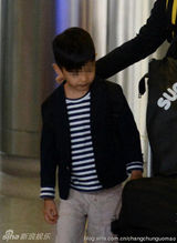 组图：毛阿敏7岁儿子曝光 舞姿帅气长相英俊