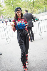 组图：张雨绮潮服现身秀场 俏皮造型玩转混搭风