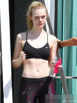 组图：16岁睡美人范宁勤健身 身材纤细肤白如雪