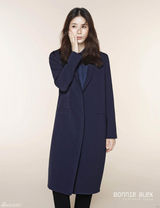 组图：李宝英写真 长款大衣穿出别样女性美