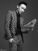 组图：郑奇拍摄杂志大片 变身时尚文艺型男