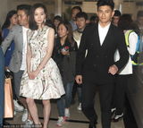 组图：吴奇隆与刘诗诗宣传新剧 腼腆保持距离