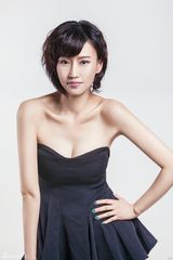 组图：魏晴短发写真简约大气性感可爱