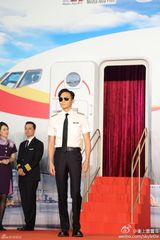 组图：《冲上云霄》电影版开机 张智霖吴镇宇帅气回归