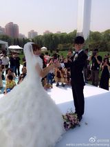 组图：延参法师为李行亮主婚 李炜陈翔任伴郎