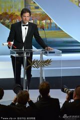 组图：最佳导演《狐狸猎手》贝尼特-米勒领奖