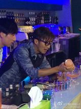 组图：文章低调筹划复出 与谢霆锋自拍心情好