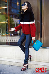 组图：小宋佳街头皮裤短裙靓丽 大秀细长美腿