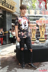 组图：罗志祥自曝最爱裸体照镜子超自恋