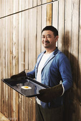 组图：姜武本色登封面 型男掌厨玩转厨房