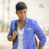 组图：《熟男养成记》曝剧照 杜淳造型时尚