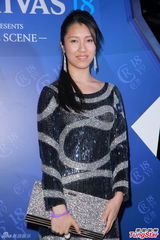 组图：嫩模Jessica否认恋安志杰 与男友哂甜蜜