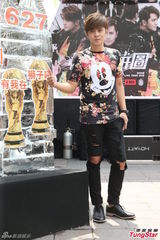 组图：罗志祥自曝最爱裸体照镜子超自恋