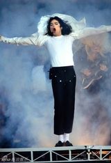 策划：MJ(迈克尔-杰克逊)诞辰纪念日 流行天王童年也曾萌萌哒