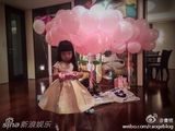 组图：曹格为女儿办4岁生日派对 姐姐大脸抢镜