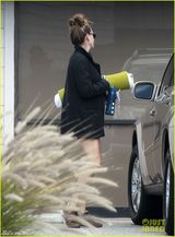 组图：46岁朱莉娅-罗伯茨素颜短裤长腿动人