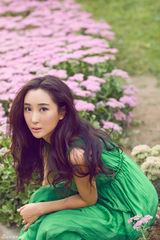 组图：杜若溪田园写真曝光 化身绿衣精灵拥抱自然