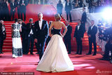 组图：S女王捧场老公新片 红毯鸳鸯羡煞旁人