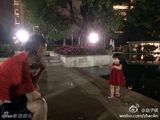 组图：赵子琪晒温馨主妇生活 路金波带女儿玩耍