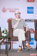 组图：冯小刚鼓励华仔当导演 杨千嬅信任老公