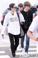 组图：EXO机场现身 墨镜口罩一个都不能少