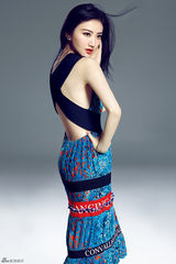 组图：景甜清新时尚大片 眼神坚定灵动俏皮