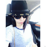 组图：白百何素颜私房照曝光 小妞玩转混搭时尚