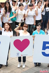 组图：陈妍希担任微笑大使 分享抗压方法