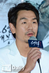 组图：韩星孙艺珍出席试映 贴身短裙超性感