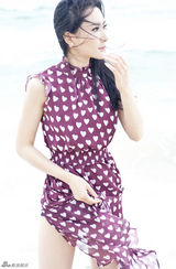 组图：石天琦夏日度假写真 阳光笑容邻家装扮