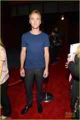 组图：哈利波特对角巷开公园 金妮马尔福捧场