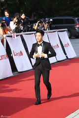 独家高清：又是一年百想红毯 众星云集争奇斗艳