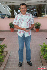 组图：刘丹探望孙女笑不拢嘴 与杨幂父母合影