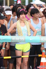 组图：小S张钧宁素颜马拉松 Selina脸红飙泪