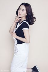 组图：阚清子写真背带裤嘟嘴掀萝莉风