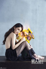 组图：陈乔恩《男人装》爆乳裸背性感解放 大秀蜂腰美臀