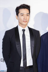 独家高清：金泰熙权相佑大咖齐捧场宋承宪新片