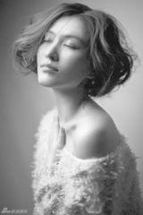 组图：徐洁儿黑白写真展慵懒素雅文艺范儿
