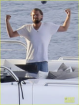 组图：就是这么自信！发福男神莱昂纳多秀功夫