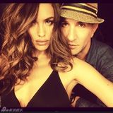 组图：C罗女友伊莲娜蓝颜多 搂裸男合影不避讳