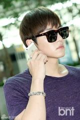 组图：韩星池昌旭赴港 休闲装扮清爽帅气