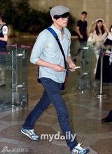 组图：东方神起孔侑等现身 胡茬微露不拘小节