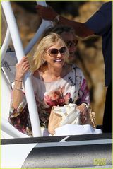 组图：莱昂纳多带小女友见家长 老妈时髦赴宴